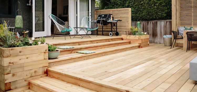 Cedar Decking in Toluca Lake, CA